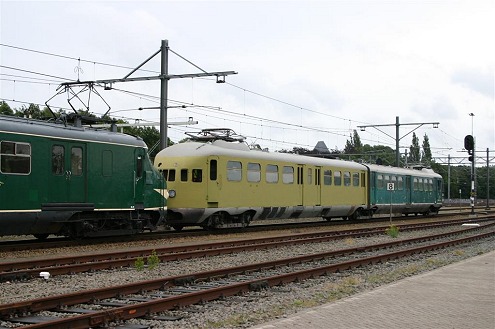 Op 3 en 4 juli 2004 bracht de 252 een bezoek aan de materieelshow "Roosendaal Spoort". Het treinstel oogt wat vreemd: één bak in de grondverf...