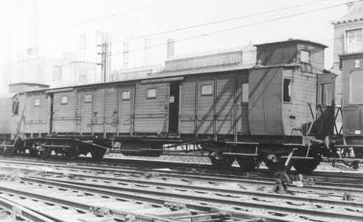 Een ex HSM-D (6021) als NS D 6021 in een trein te Utrecht, april 1950 (foto: W.A.C. Wendelaar)
